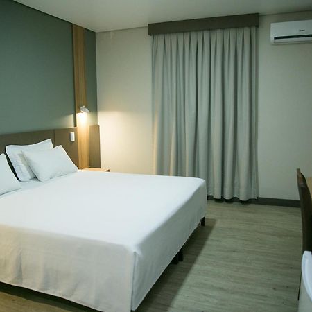 Bello Hotel Толедо Екстериор снимка