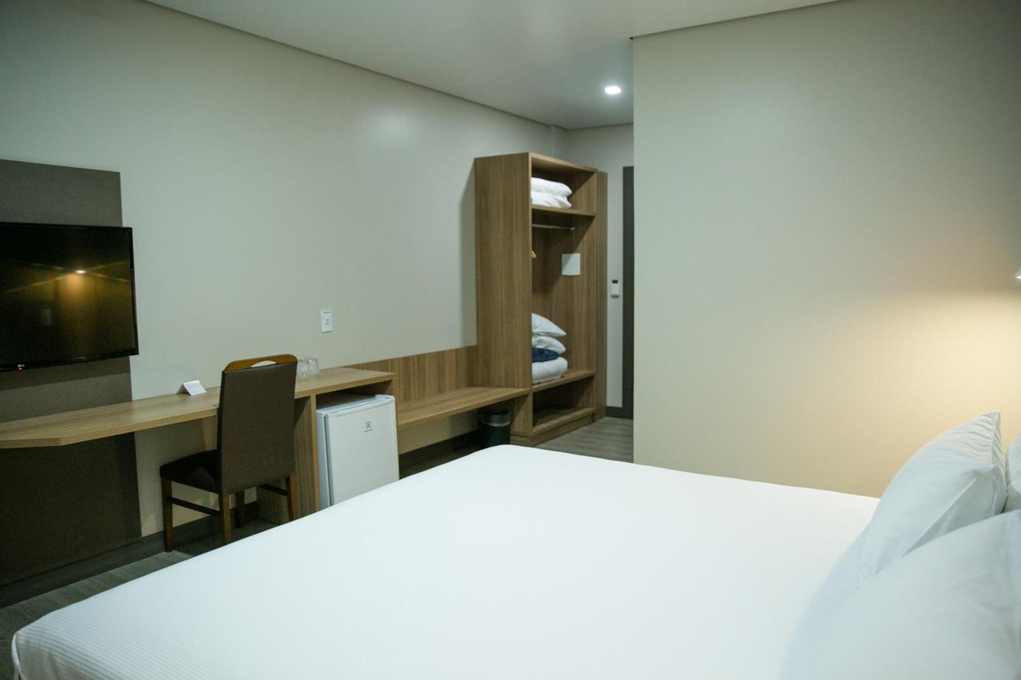 Bello Hotel Толедо Екстериор снимка