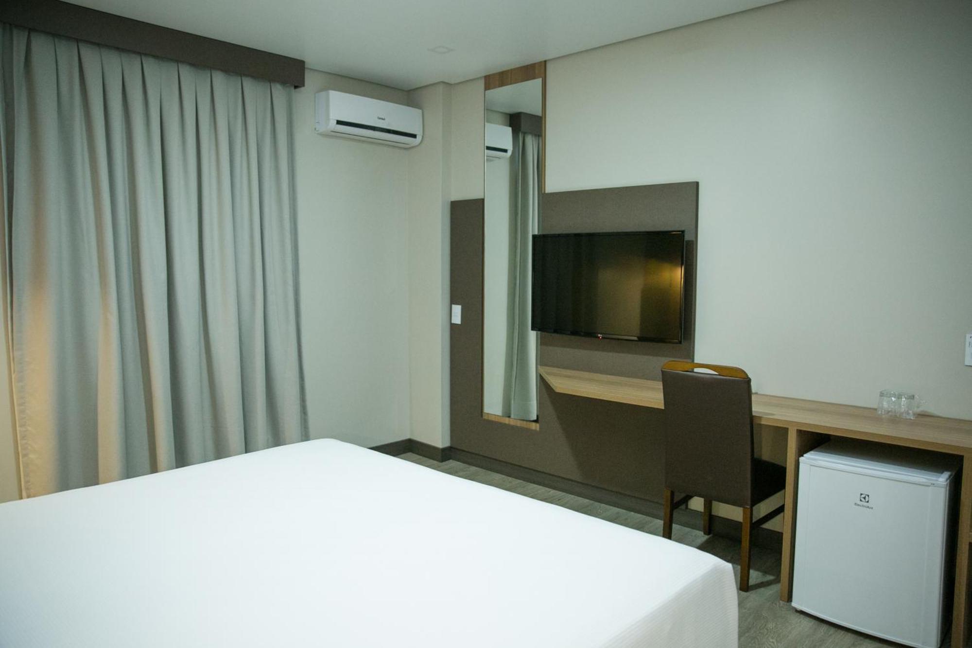 Bello Hotel Толедо Екстериор снимка