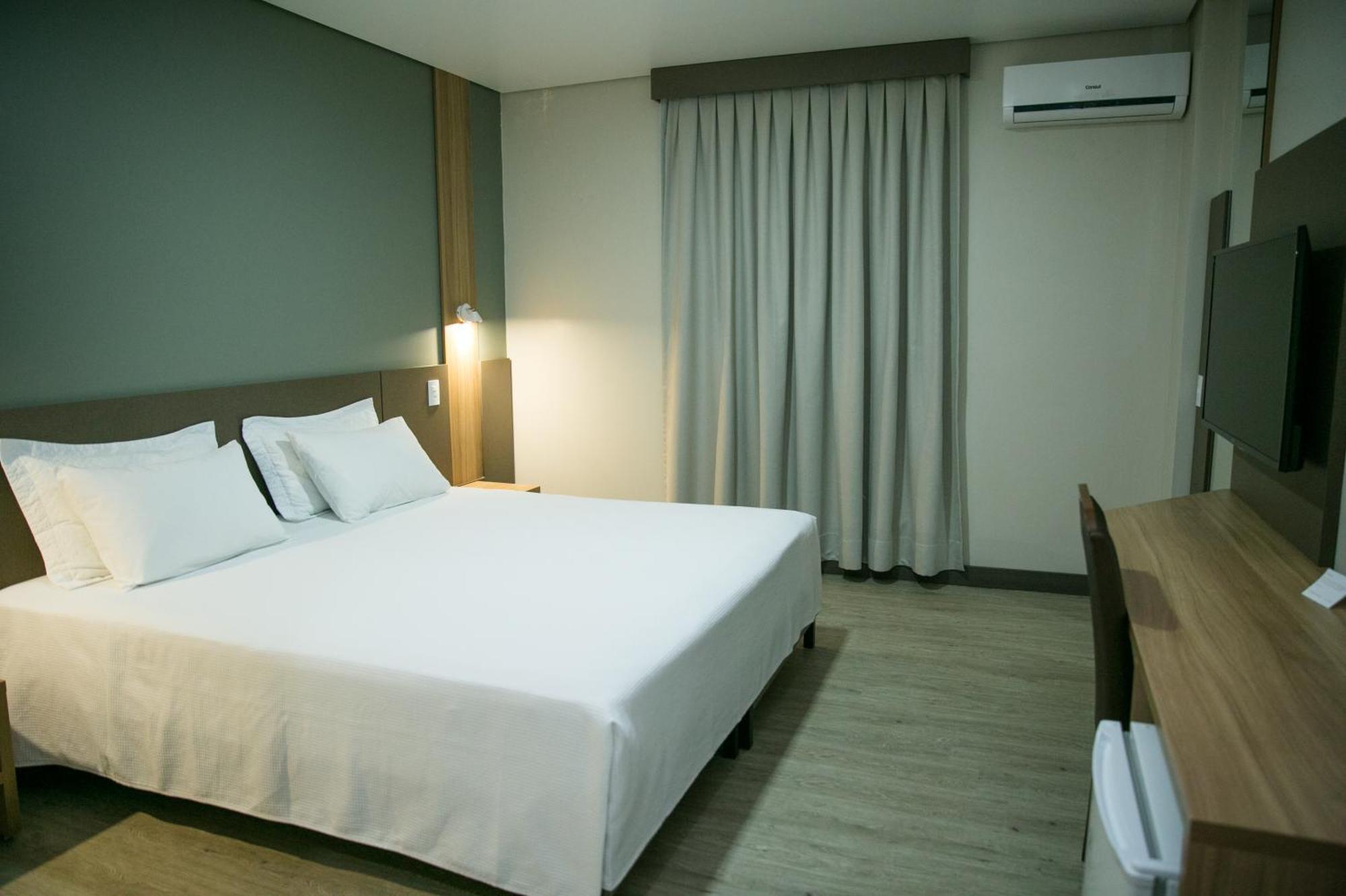 Bello Hotel Толедо Екстериор снимка