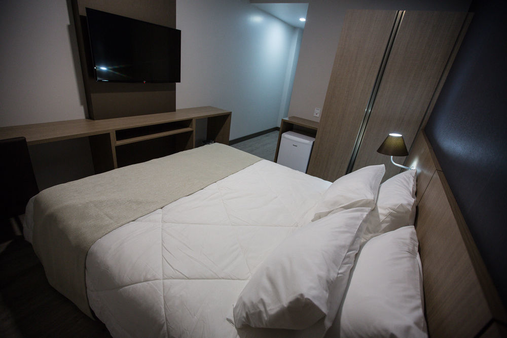 Bello Hotel Толедо Екстериор снимка