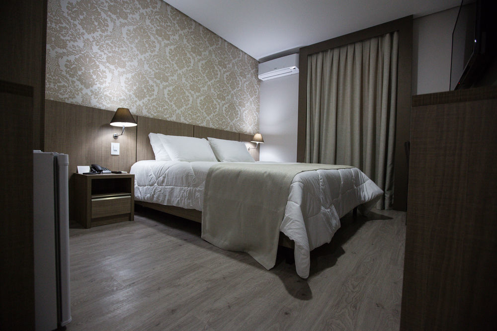 Bello Hotel Толедо Екстериор снимка
